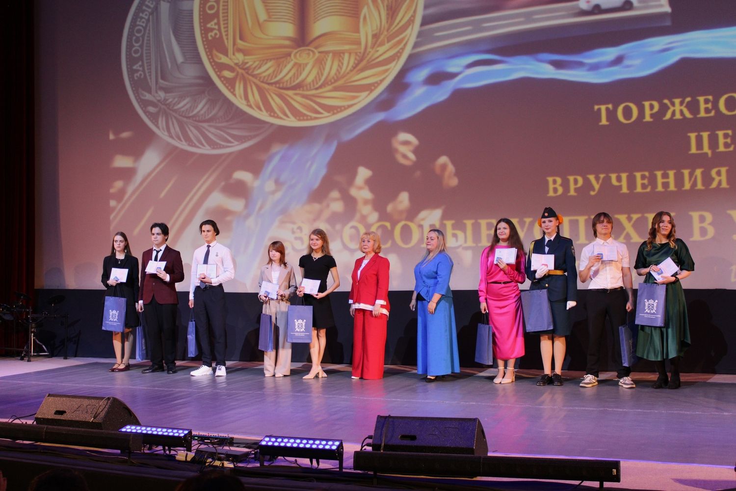30.06.2026 состоялась церемония вручения медалей  «За особые успехи в учении» и «За особые успехи в обучении» выпускникам 2026