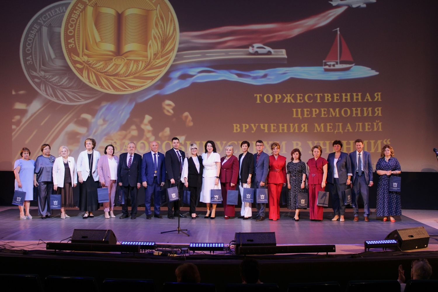 30.06.2026 состоялась церемония вручения медалей  «За особые успехи в учении» и «За особые успехи в обучении» выпускникам 2026